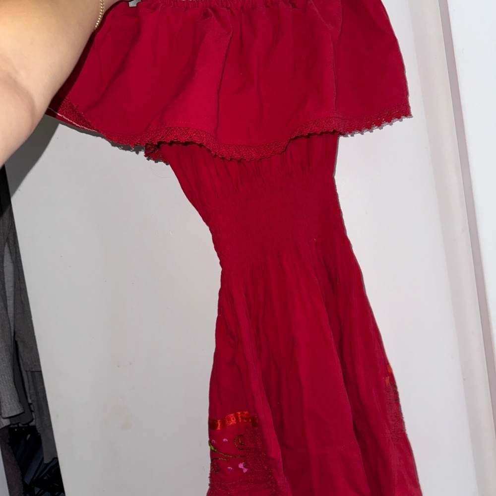 Traditional Hispanic Style Red Off-Shoulder Dress with Floral Print - Picture 5 of 5